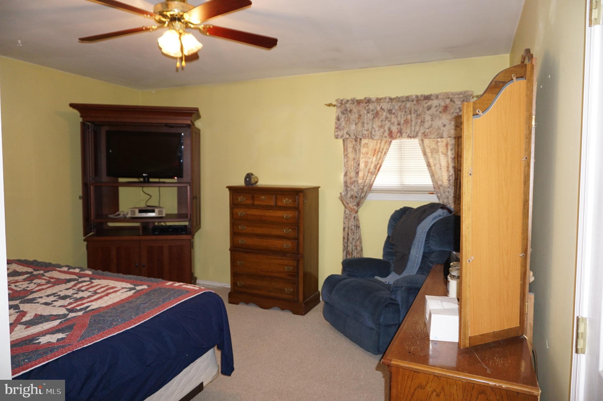 604 South Brownleaf Road Newark, DE 19713 - Photo 14 of 24 Master bedroom