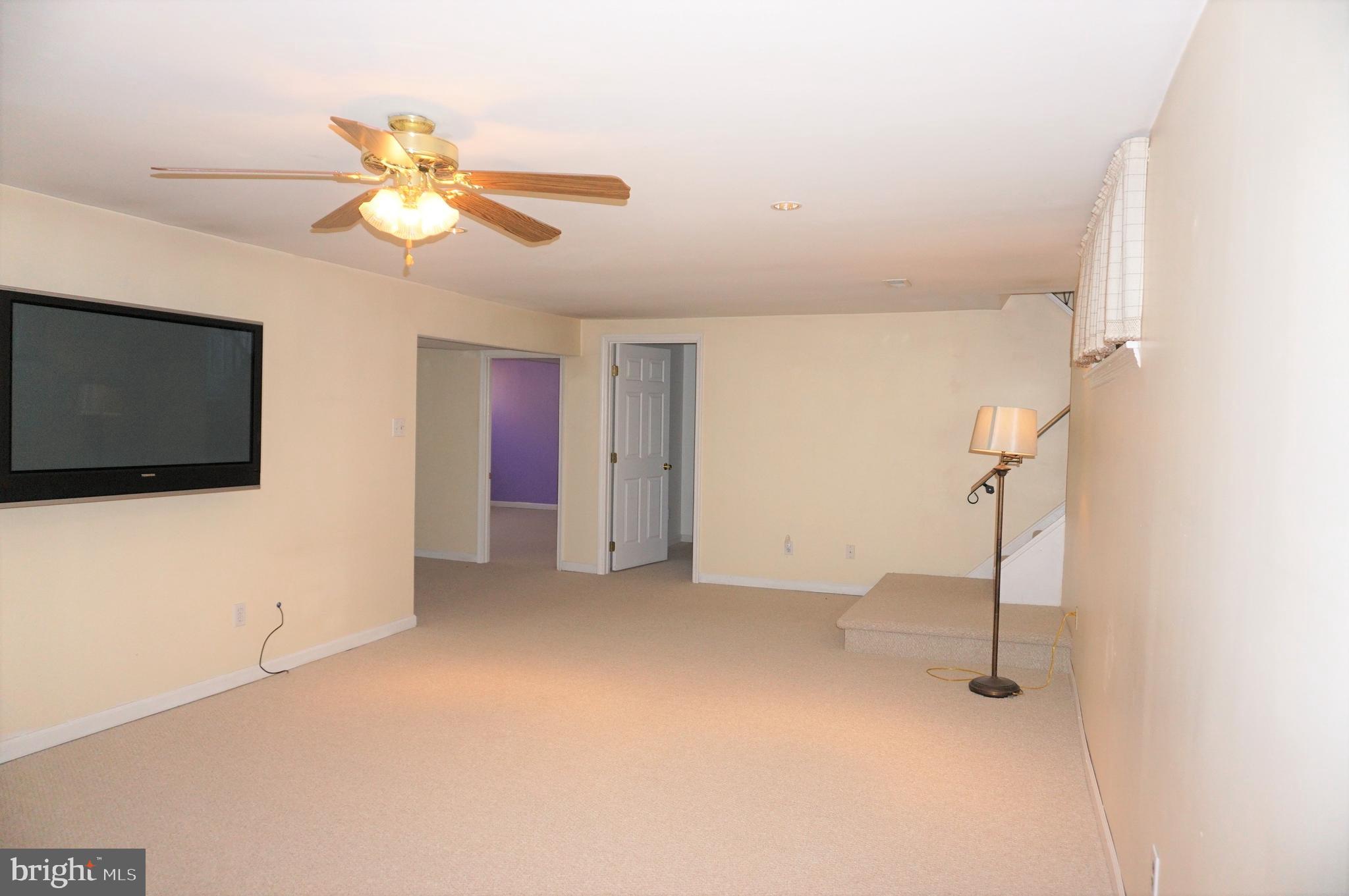 604 South Brownleaf Road Newark, DE 19713 - Photo 18 of 24 family room with mounted flat screen