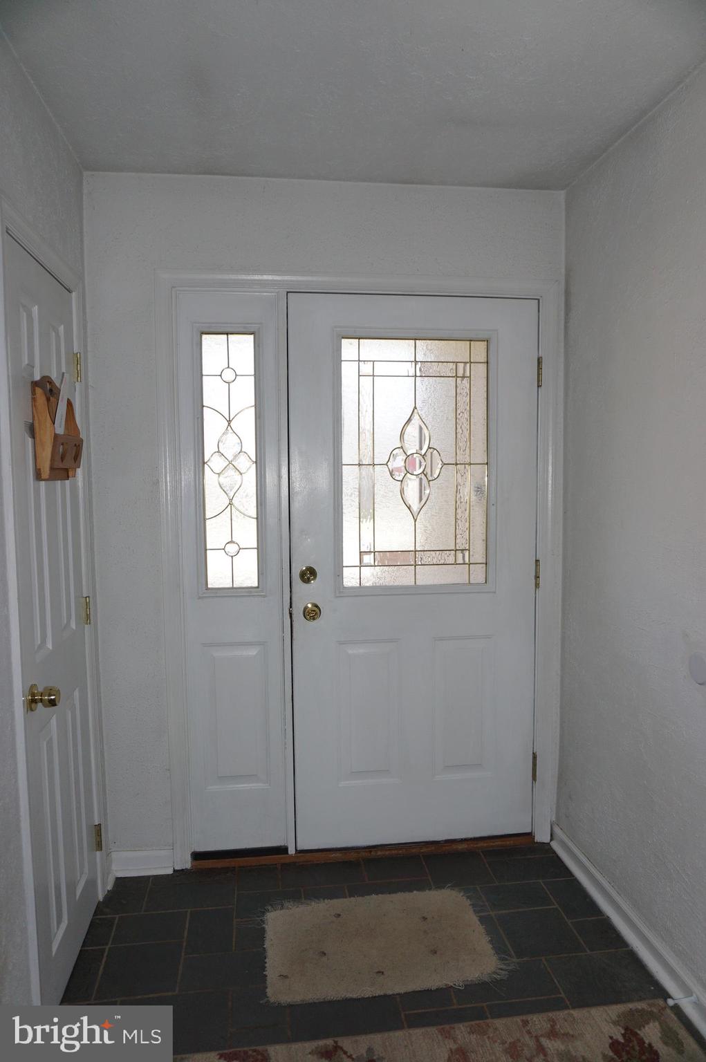 604 South Brownleaf Road Newark, DE 19713 - Photo 7 of 24 foyer with slate flooring