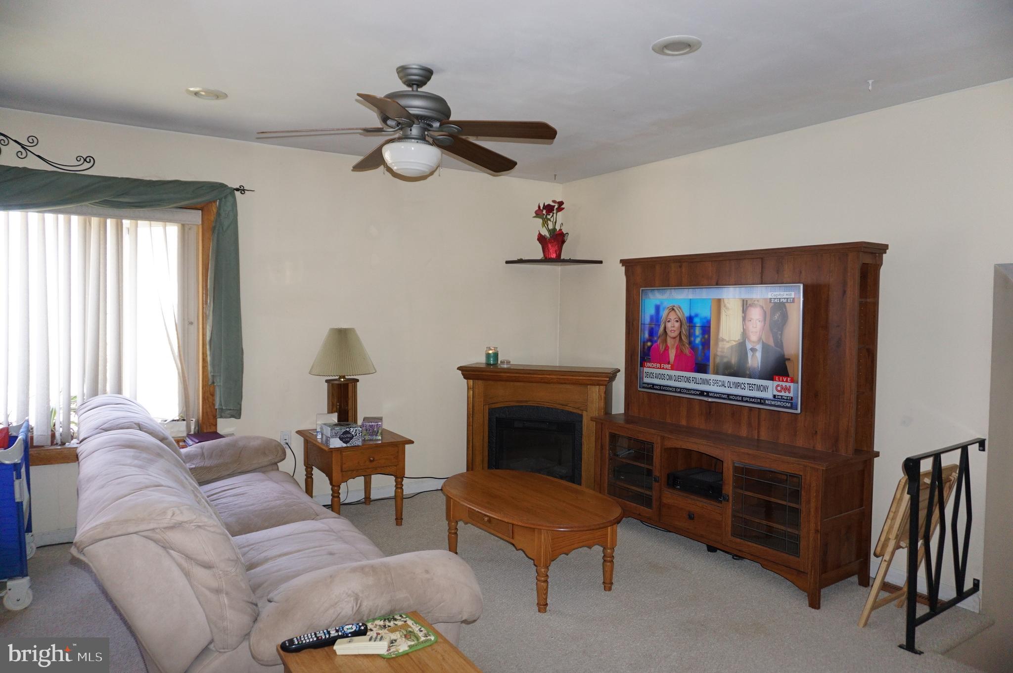 604 South Brownleaf Road Newark, DE 19713 - Photo 9 of 24 Living room