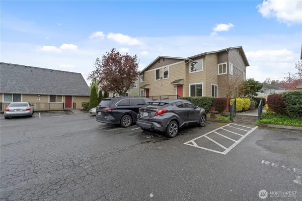 $295,000 | 2902 13th Street, Unit 3B, Everett, WA 98201