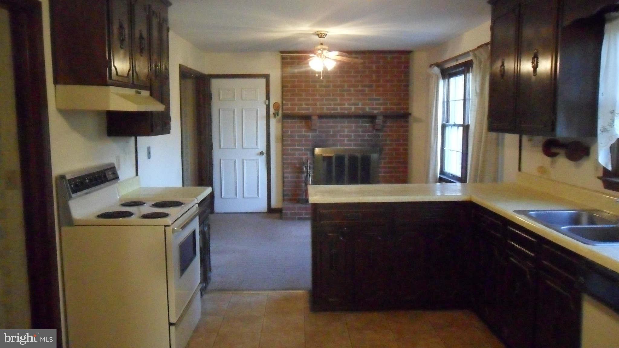 21297 Jacobs Ford Road Lignum, VA 22726 - Photo 10 of 26 Kitchen with attached family rm