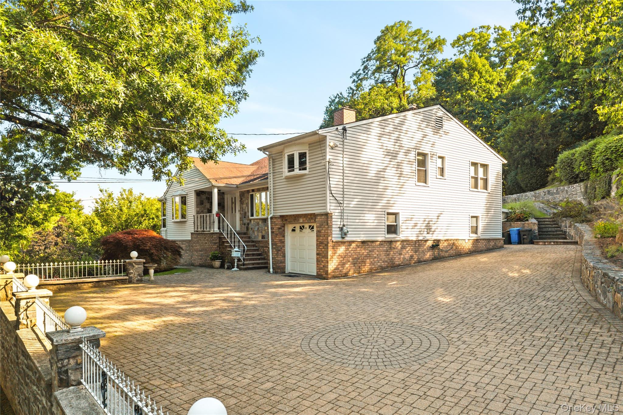 81 Avondale Road Yonkers, NY 10710 - Photo 3 of 48