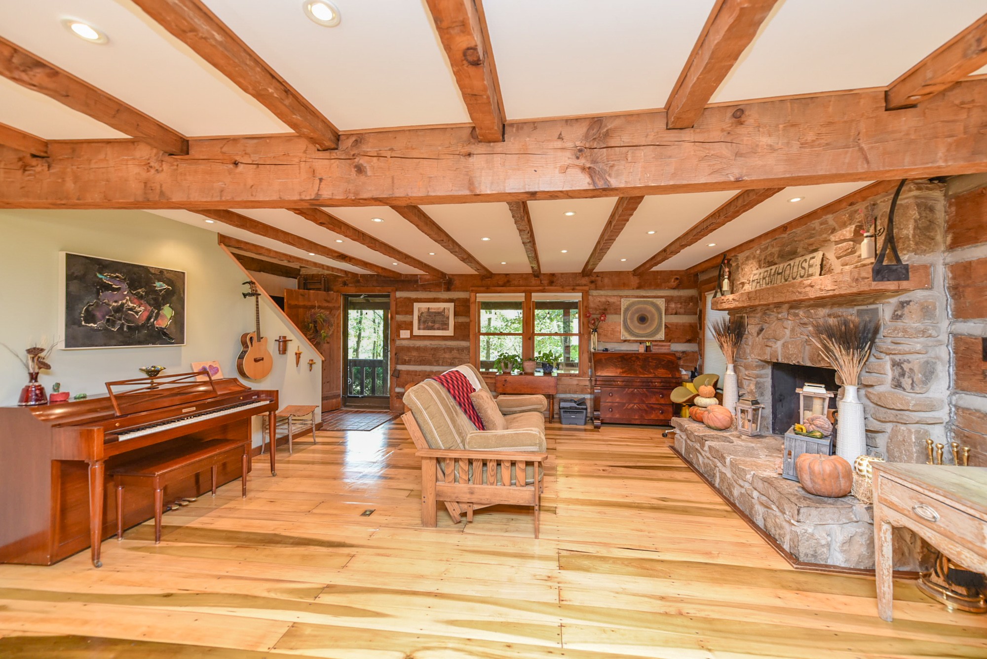1630 Center Point Road Hendersonville, TN 37075 - Photo 15 of 46 a living room with furniture a fireplace and city view