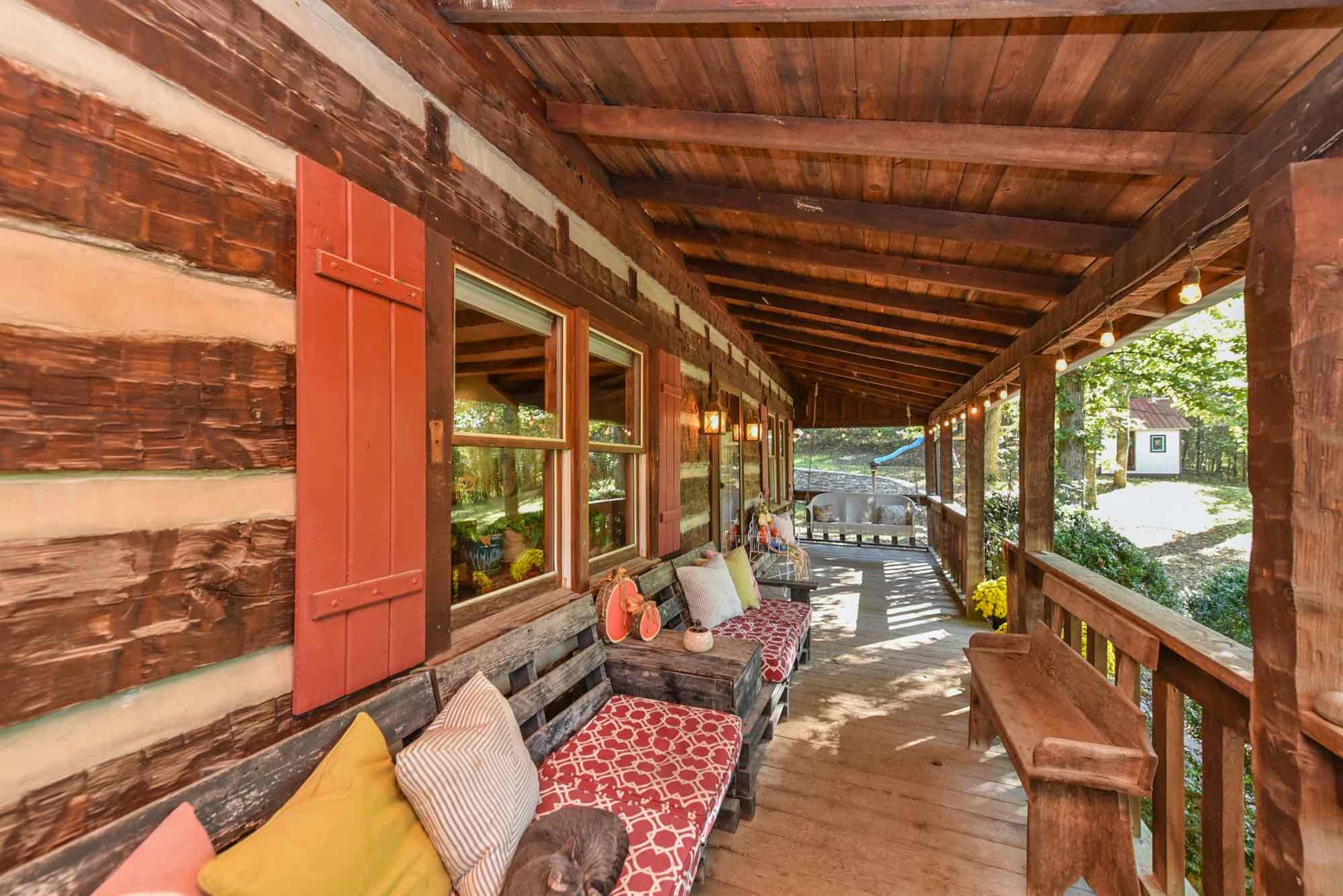 1630 Center Point Road Hendersonville, TN 37075 - Photo 9 of 46 a view of balcony with couch