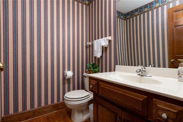 $525,000 | 8201 Northwest Potomac Avenue, Weatherby Lake, MO 64152