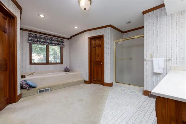 $525,000 | 8201 Northwest Potomac Avenue, Weatherby Lake, MO 64152