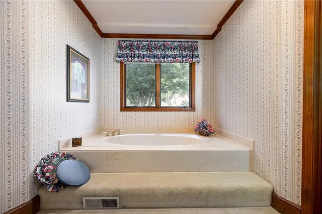 $525,000 | 8201 Northwest Potomac Avenue, Weatherby Lake, MO 64152