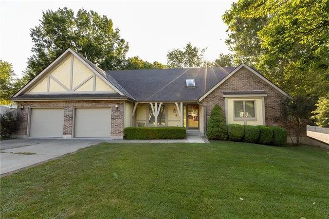 $525,000 | 8201 Northwest Potomac Avenue, Weatherby Lake, MO 64152