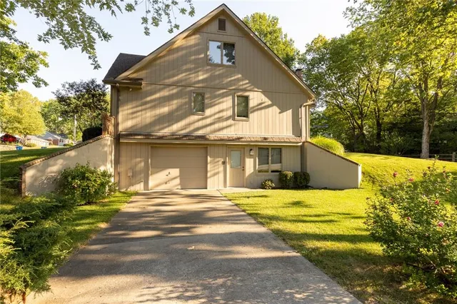 $525,000 | 8201 Northwest Potomac Avenue, Weatherby Lake, MO 64152