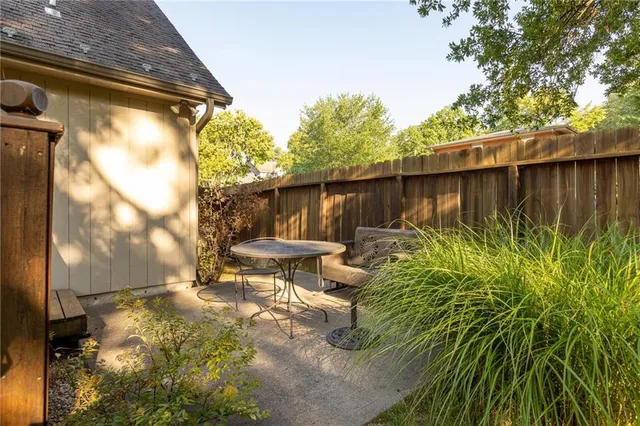 $525,000 | 8201 Northwest Potomac Avenue, Weatherby Lake, MO 64152