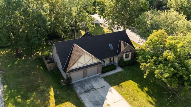 $525,000 | 8201 Northwest Potomac Avenue, Weatherby Lake, MO 64152