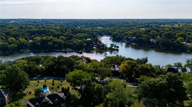 $525,000 | 8201 Northwest Potomac Avenue, Weatherby Lake, MO 64152