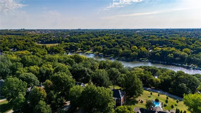 $525,000 | 8201 Northwest Potomac Avenue, Weatherby Lake, MO 64152