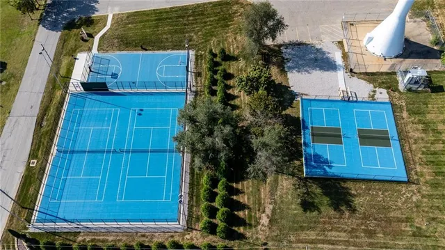 $525,000 | 8201 Northwest Potomac Avenue, Weatherby Lake, MO 64152