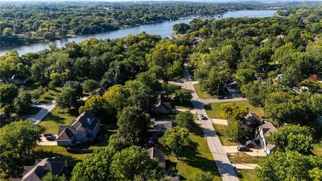 $525,000 | 8201 Northwest Potomac Avenue, Weatherby Lake, MO 64152