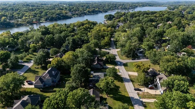 $525,000 | 8201 Northwest Potomac Avenue, Weatherby Lake, MO 64152