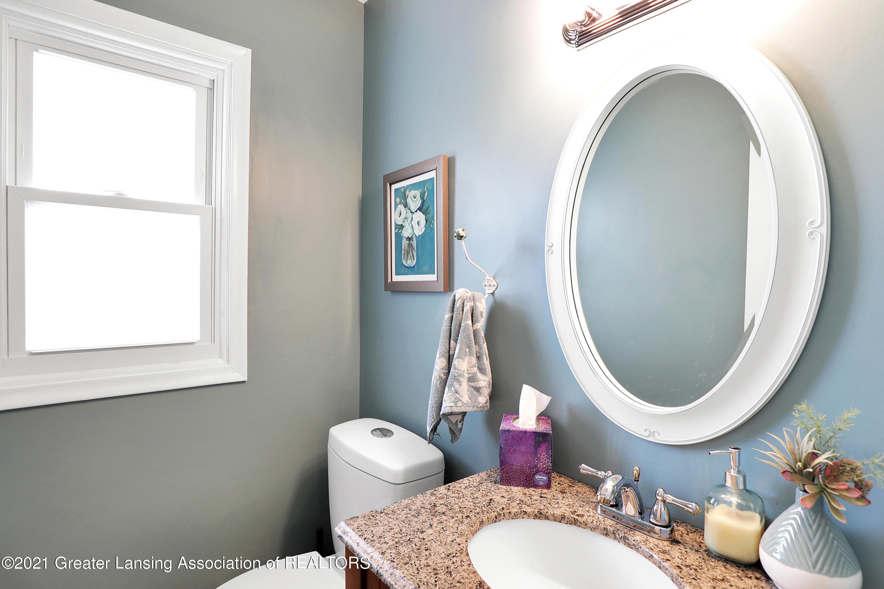1723 Old Mill Road East Lansing, MI 48823 - Photo 26 of 32 Powder Room