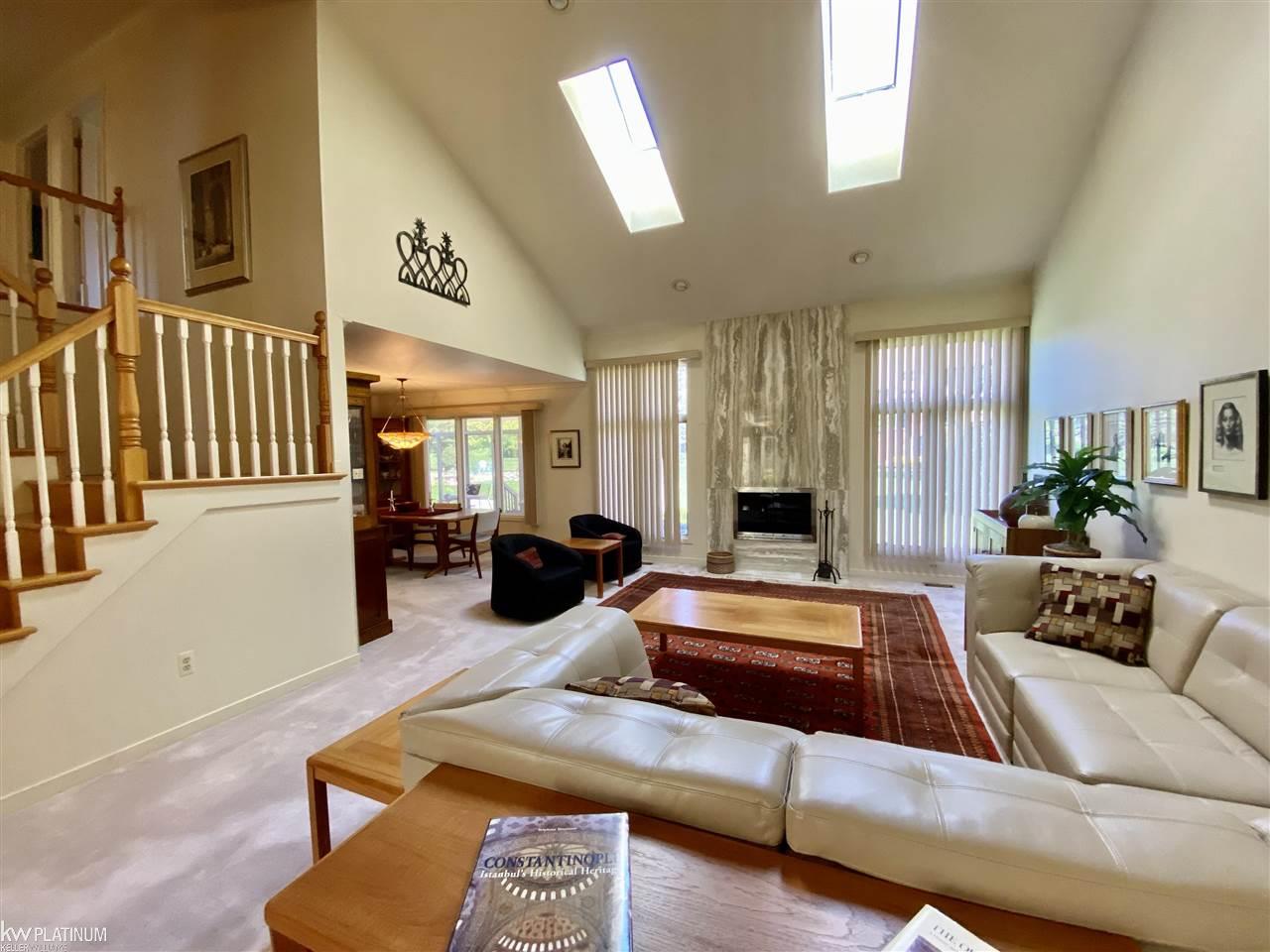 1396 Otter Drive Rochester Hills, MI 48306 - Photo 4 of 27