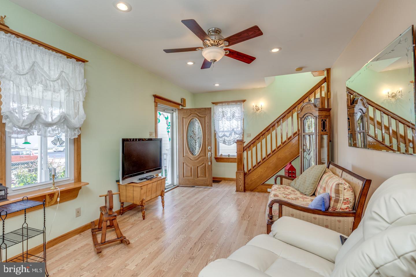 323 Walnut Street Delanco, NJ 08075 - Photo 2 of 69 Living room