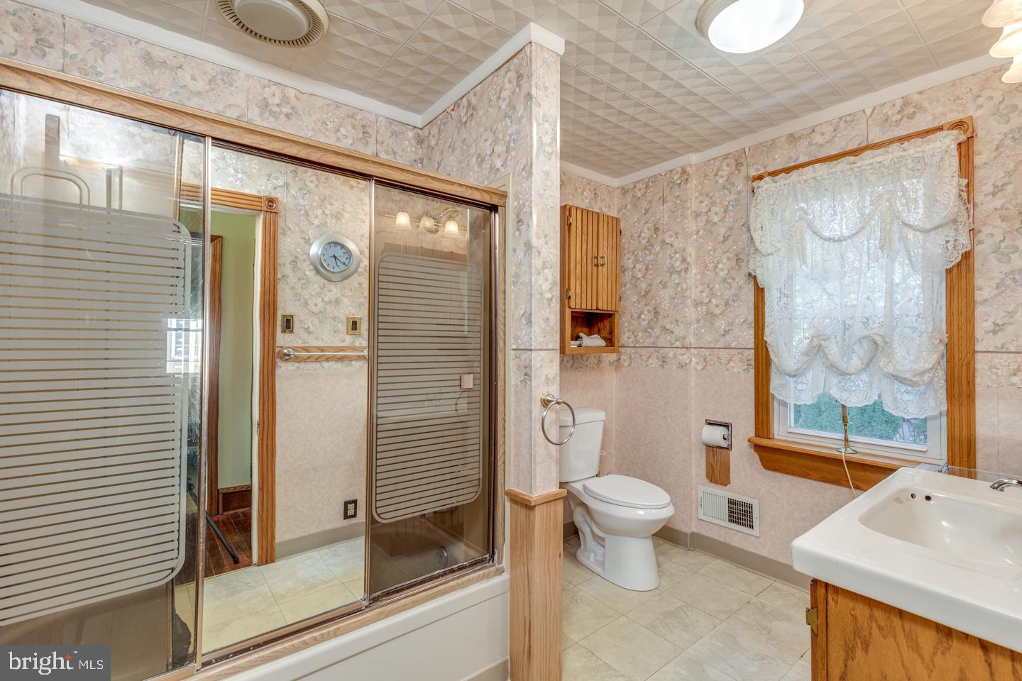 323 Walnut Street Delanco, NJ 08075 - Photo 23 of 69 full bathroom 2nd floor