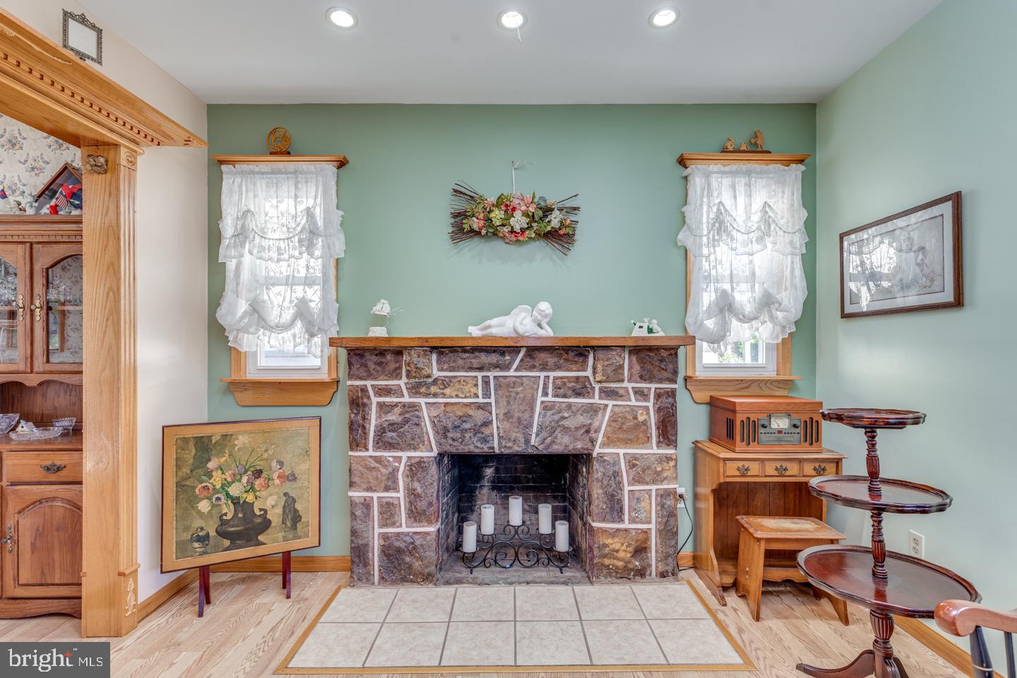 323 Walnut Street Delanco, NJ 08075 - Photo 3 of 69 Living room