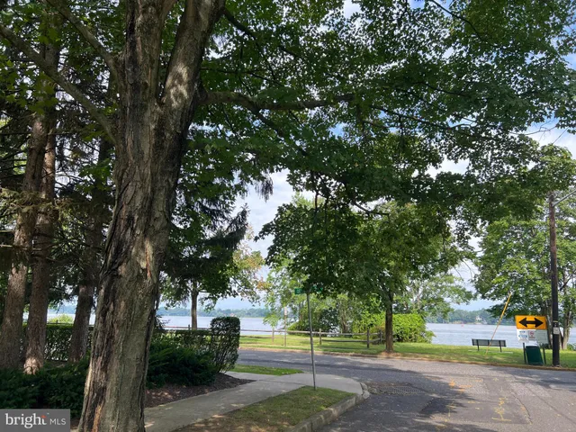 $320,000 | 323 Walnut Street, Delanco, NJ 08075