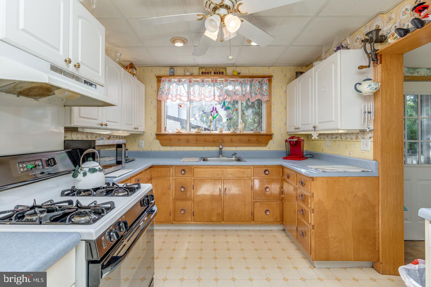 323 Walnut Street Delanco, NJ 08075 - Photo 9 of 69 Kitchen