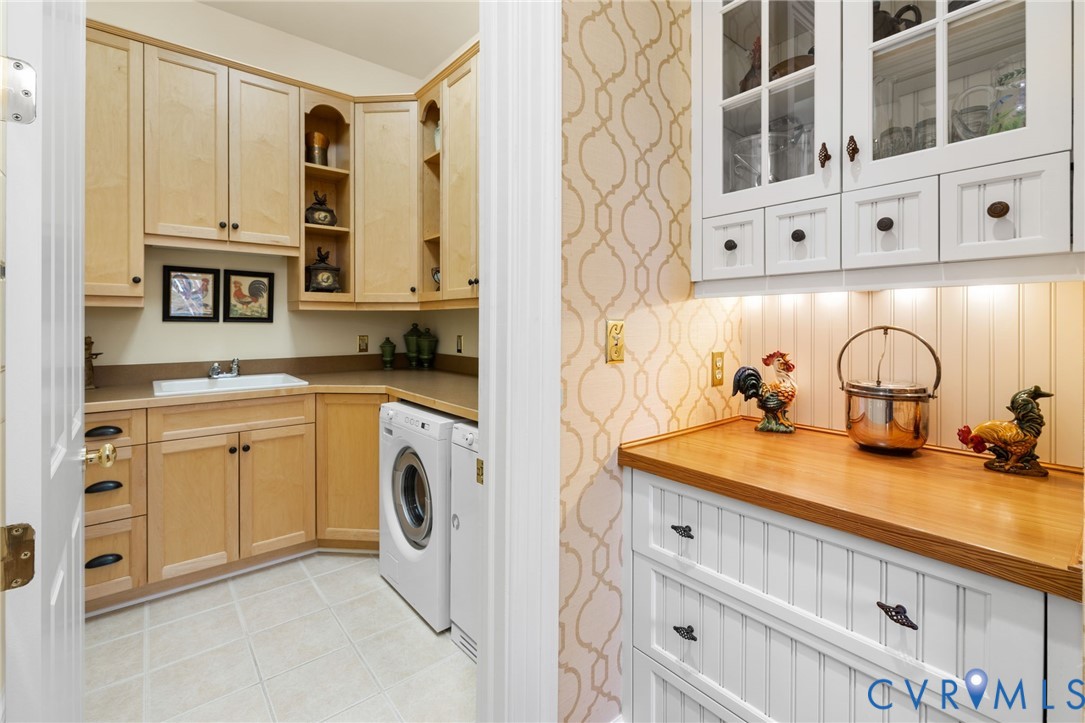 2730 Live Oak Lane Midlothian, VA 23113 - Photo 16 of 31 Laundry room and Butler's Pantry featuring custom