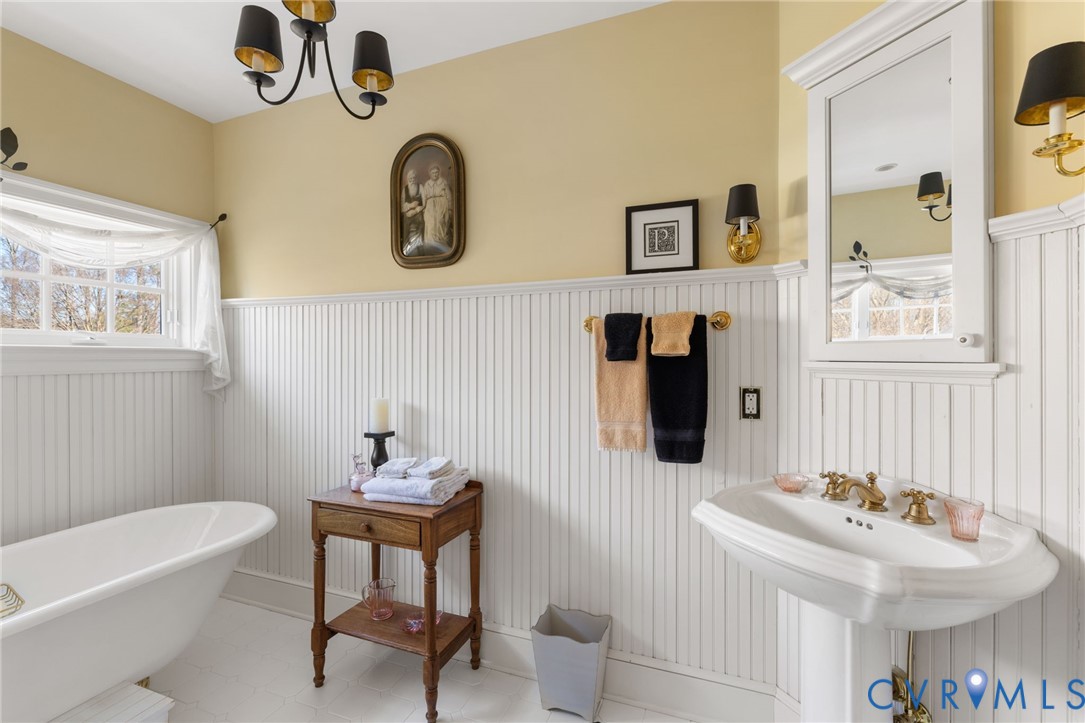 2730 Live Oak Lane Midlothian, VA 23113 - Photo 24 of 31 2nd floor full bathroom with a claw foot tub and w