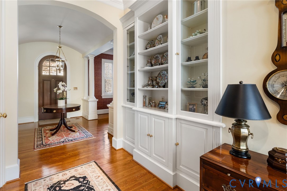 2730 Live Oak Lane Midlothian, VA 23113 - Photo 5 of 31 Hallway with arched walkways, vaulted ceiling, lig