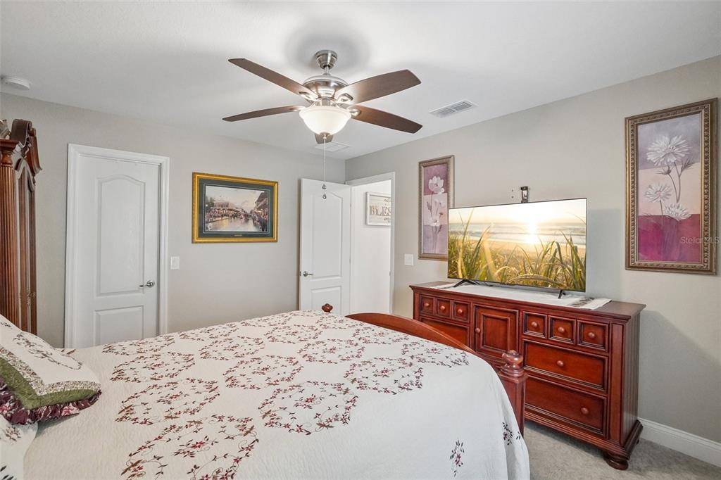 3934 Connersville Road Bartow, FL 33830 - Photo 50 of 81 a bedroom with a bed and a flat screen tv
