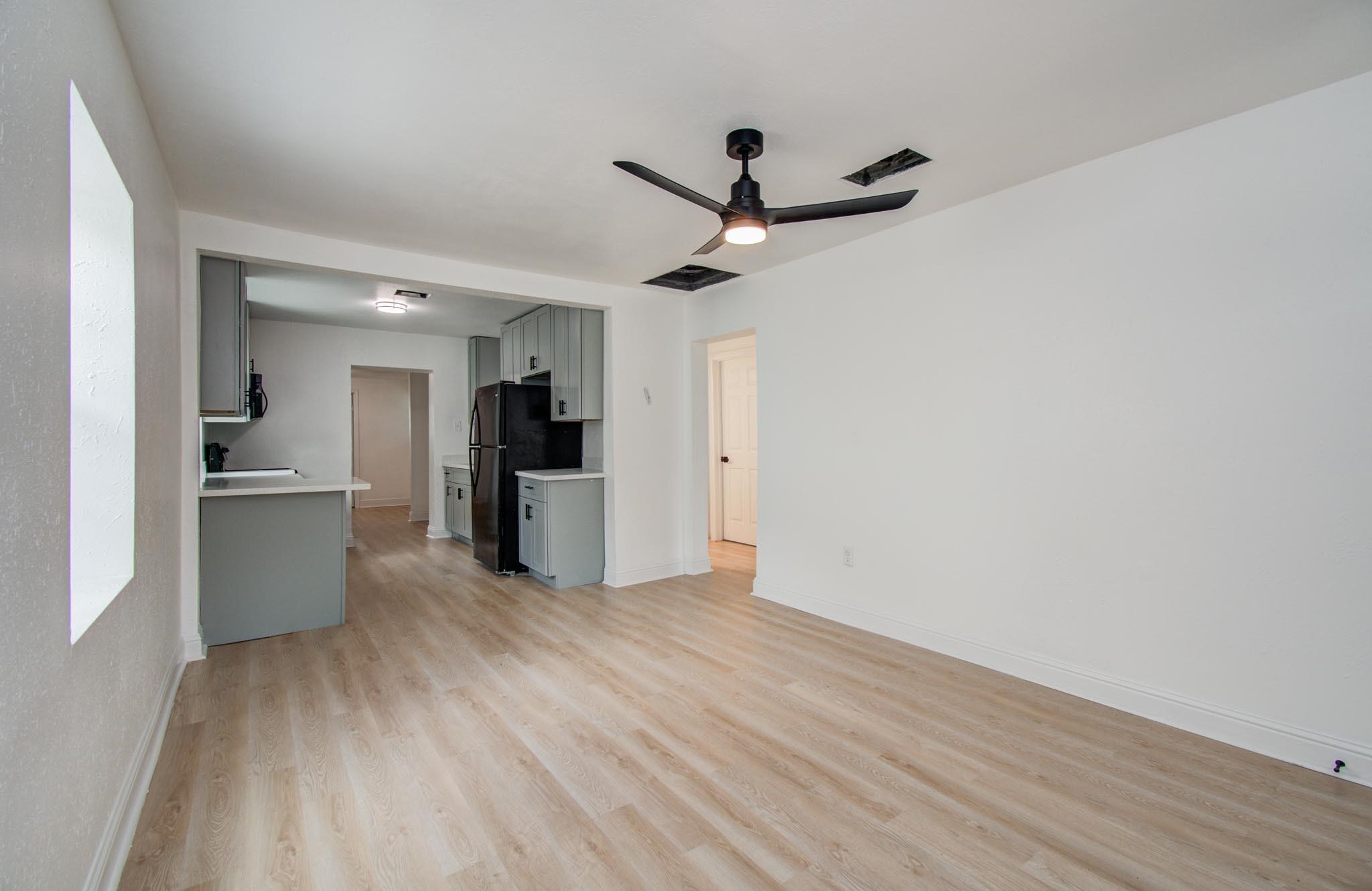 10309 Wiggins Street Houston, TX 77029 - Photo 8 of 32 Open concept living areas