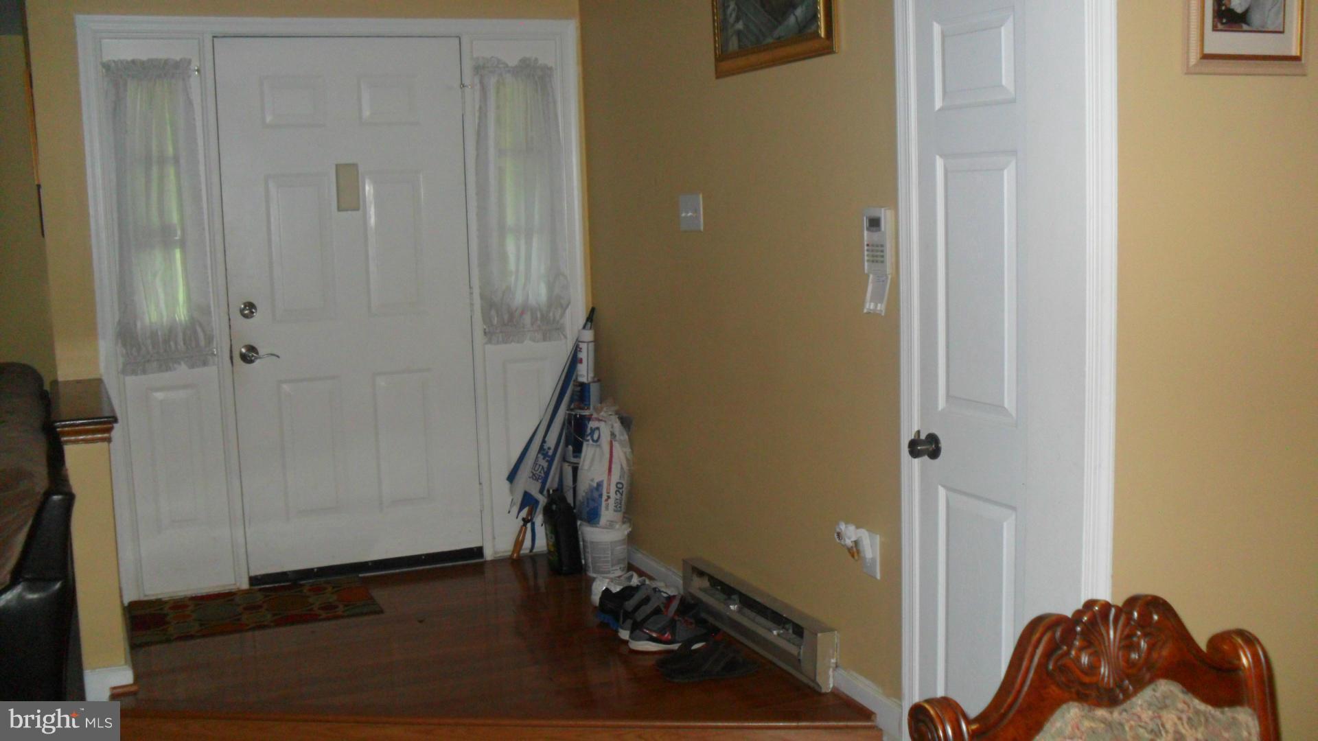 9214 Crandall Road Lanham, MD 20706 - Photo 3 of 26 Interior (General)