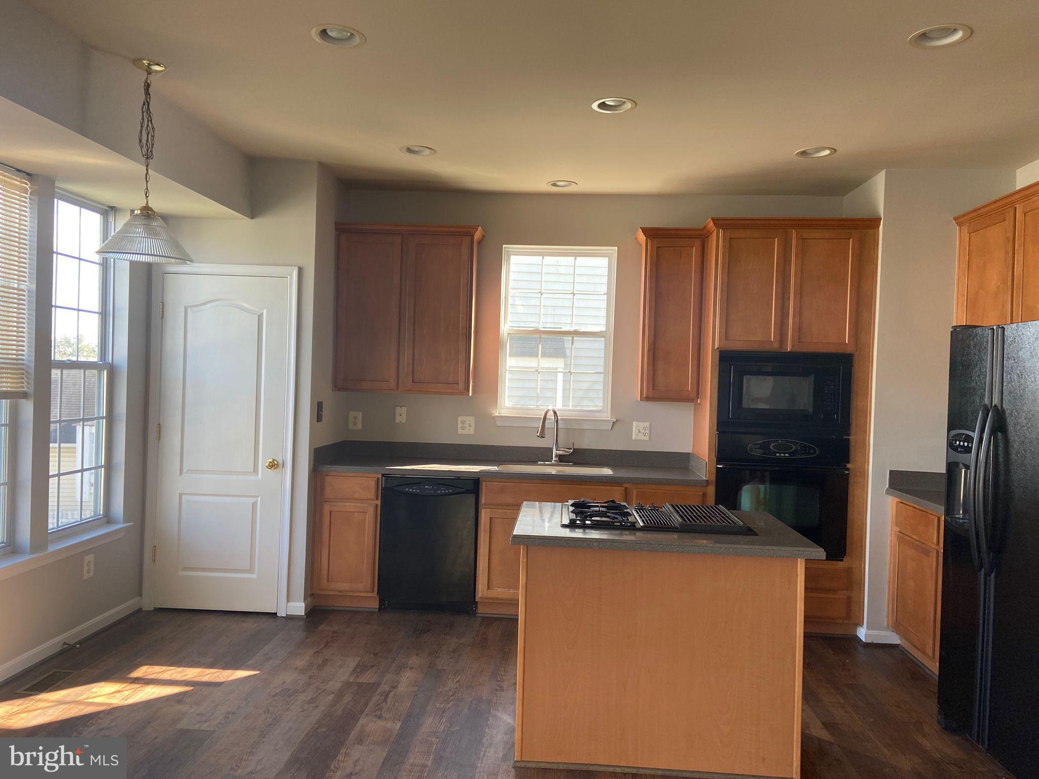 20460 Charter Oak Drive Ashburn, VA 20147 - Photo 2 of 42 kitchen