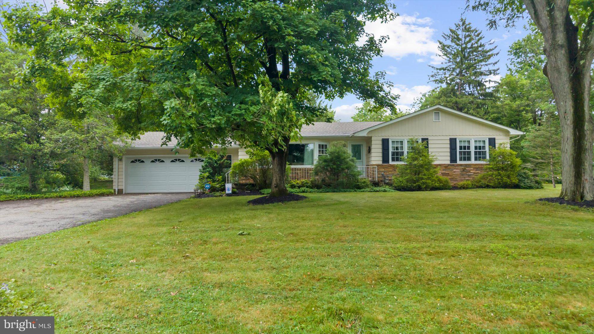 11 Meadowbrook Road Flemington, NJ 08822 - Photo 2 of 26