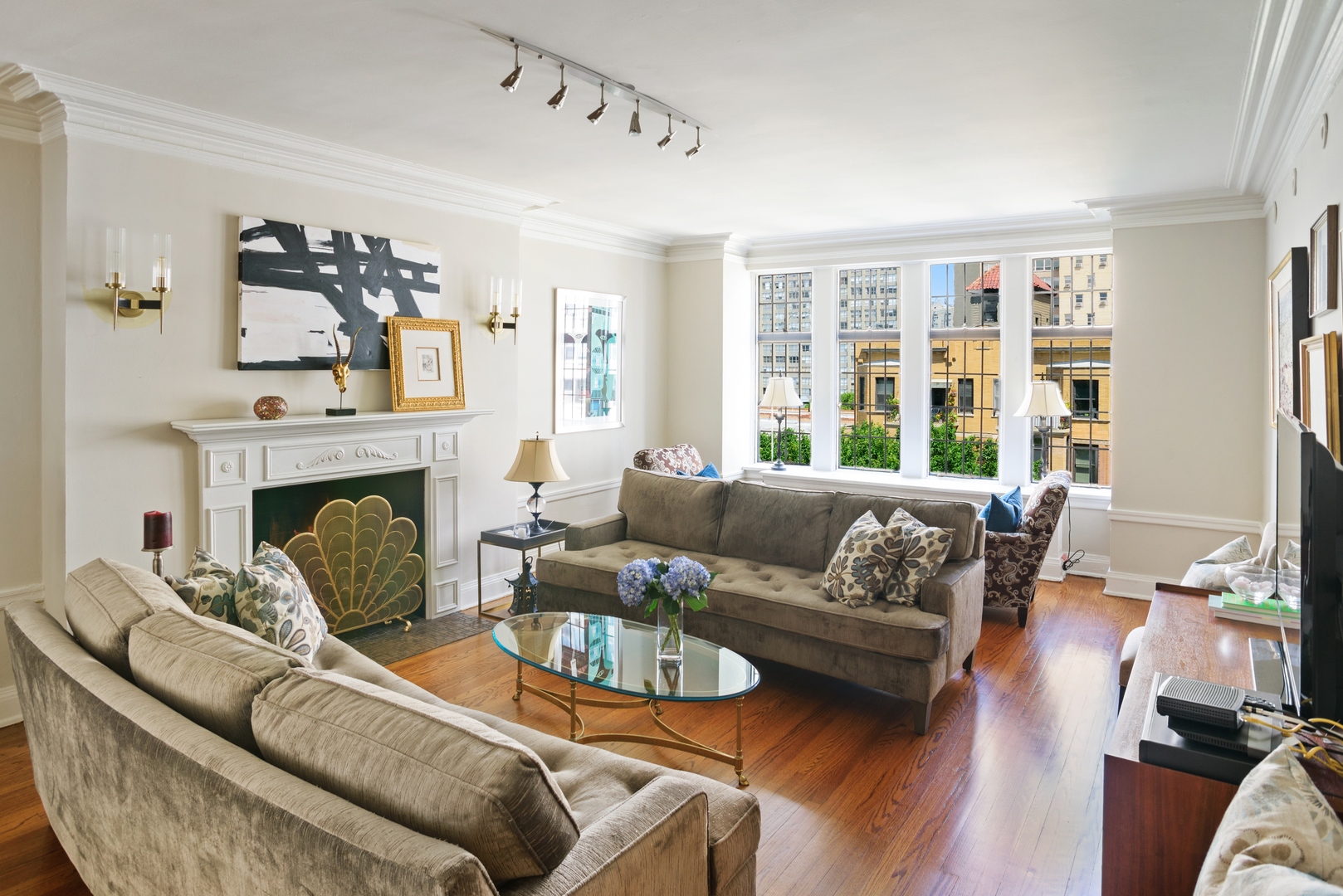 3800 North Lake Shore Drive, Unit 6E Chicago, IL 60613 - Photo 4 of 17