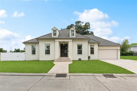 $499,900 | 2 Laux Manor Drive, Metairie, LA 70003
