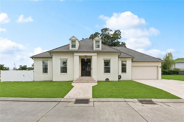 $499,900 | 2 Laux Manor Drive, Metairie, LA 70003