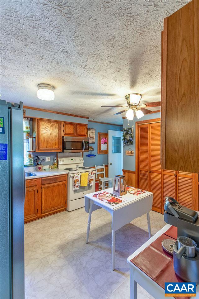 7219 Amicus Road Ruckersville, VA 22968 - Photo 17 of 35 a room with furniture and view kitchen