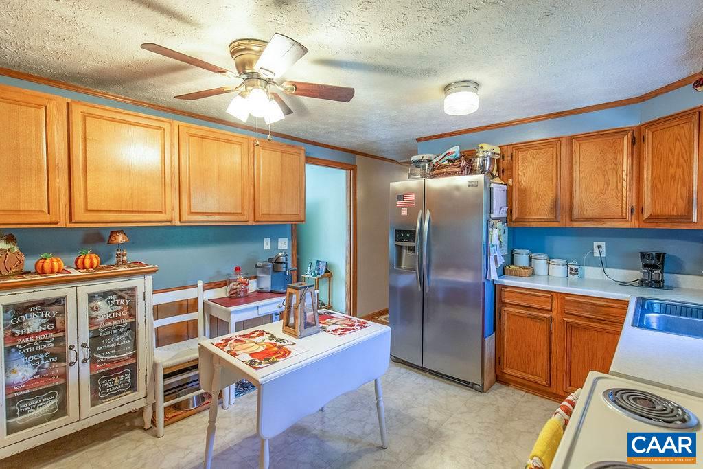 7219 Amicus Road Ruckersville, VA 22968 - Photo 19 of 35 a kitchen with stainless steel appliances granite countertop a refrigerator and a stove top oven