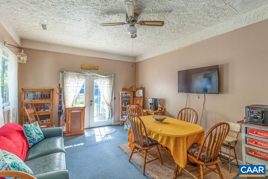 7219 Amicus Road Ruckersville, VA 22968 - Photo 22 of 35 a living room with furniture and a flat screen tv