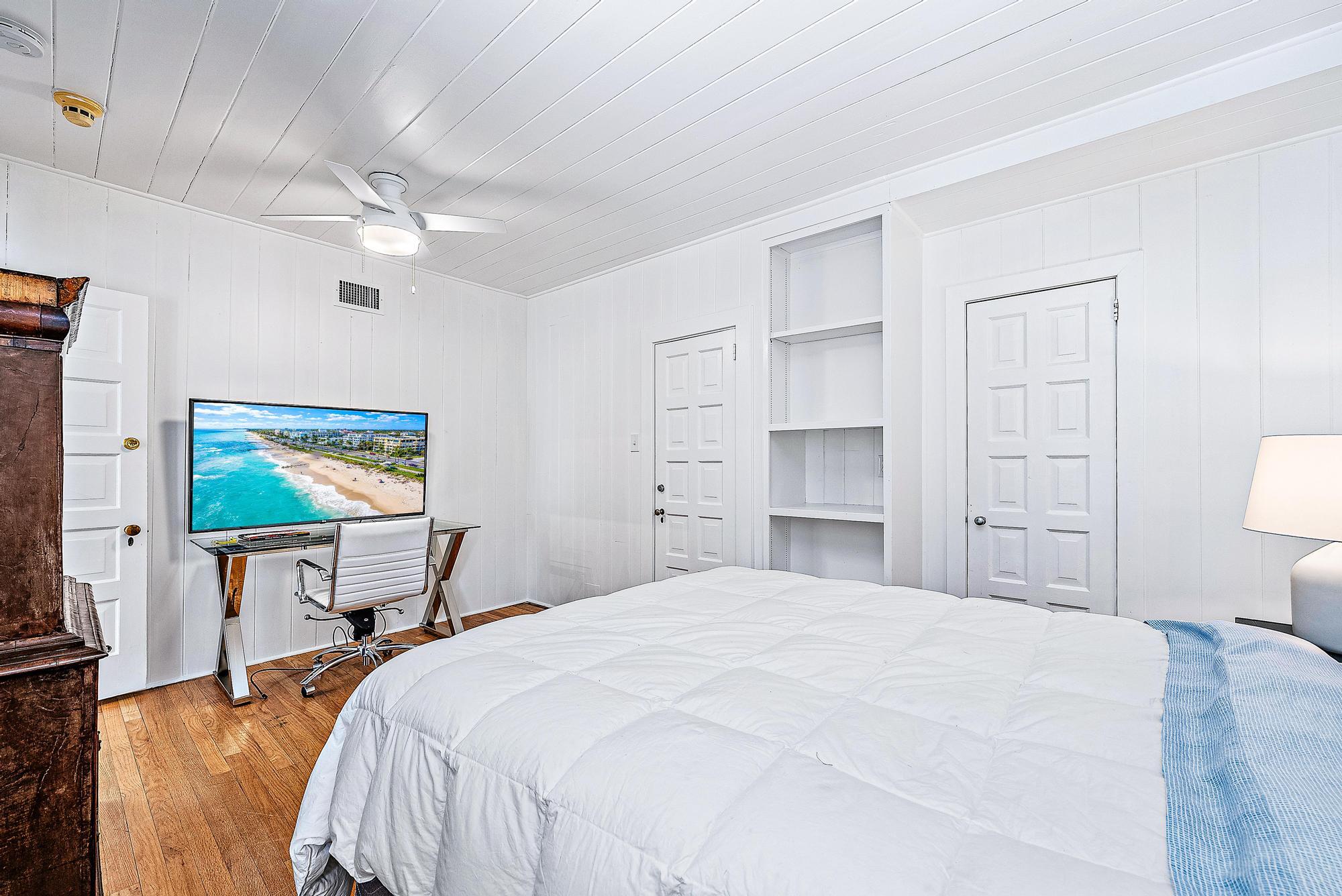 5 North Beach Road Jupiter Island, FL 33455 - Photo 20 of 33 a bedroom with a bed and a flat screen tv