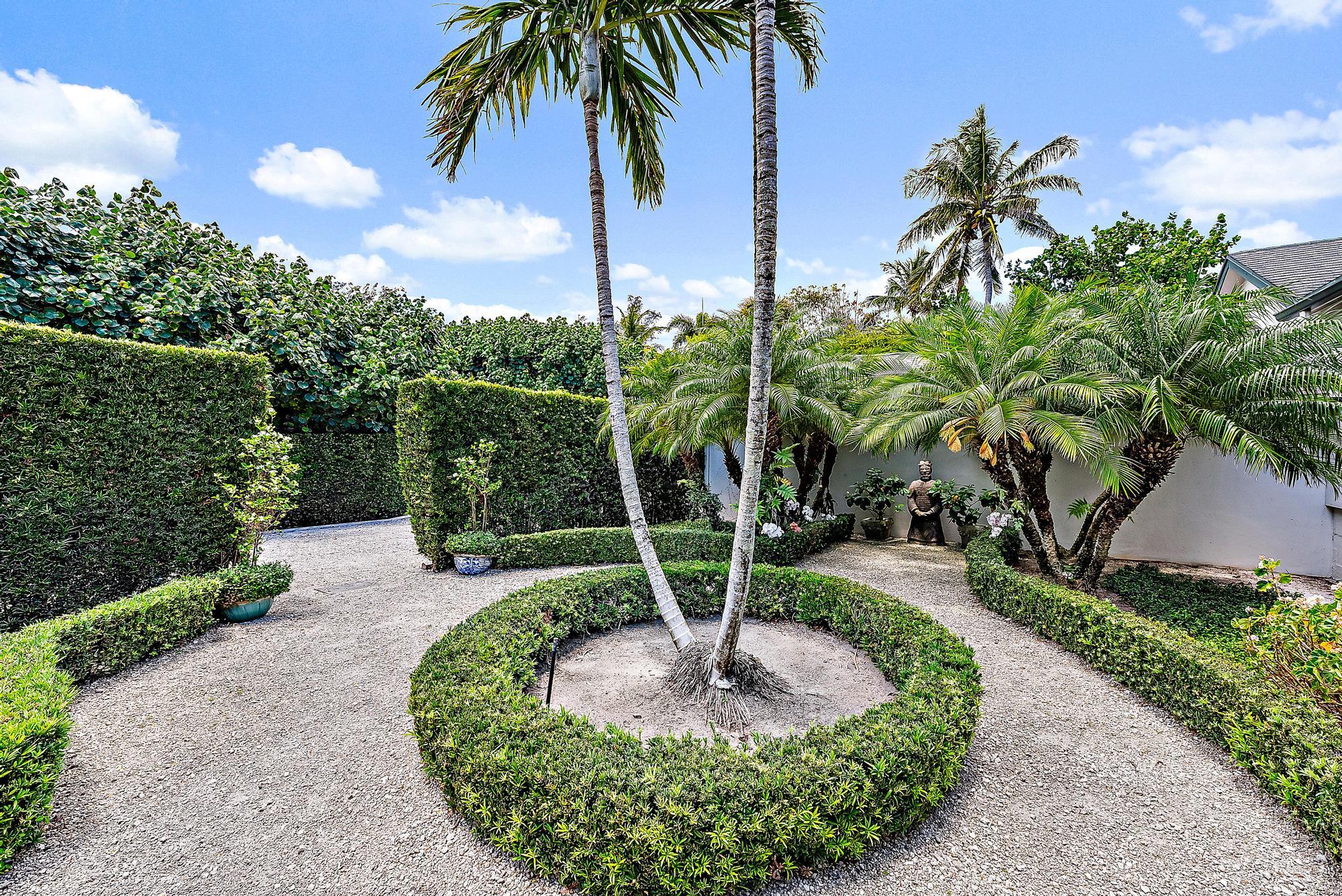 5 North Beach Road Jupiter Island, FL 33455 - Photo 5 of 33 a view of a backyard