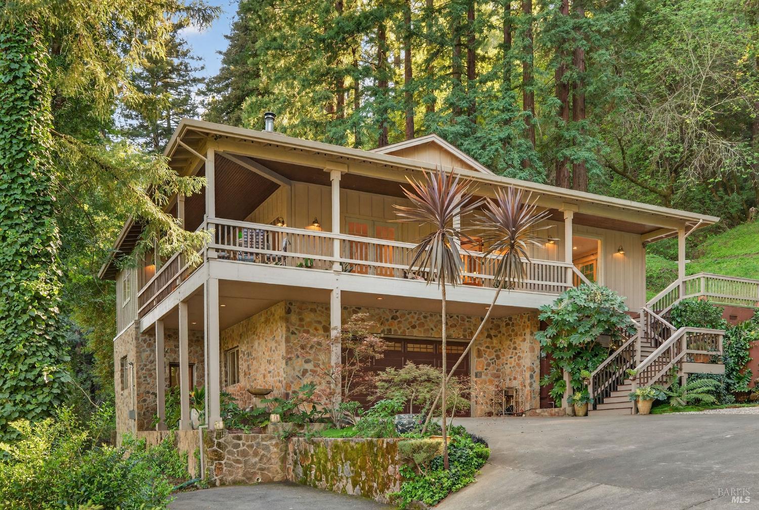 3425 Redwood Road Napa, CA 94558 - Photo 4 of 38 a front view of a house with garden