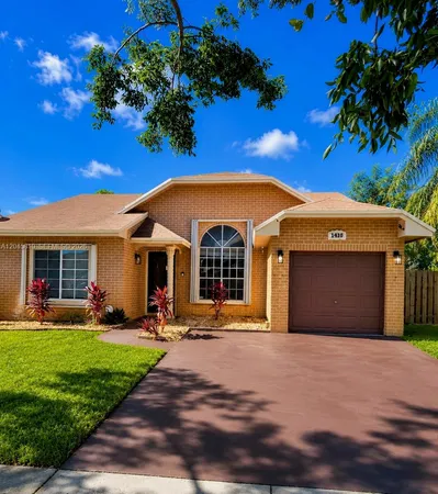 $3,500 | 1430 Southwest 85th Terrace, Unit 1430, Pembroke Pines, FL 33025