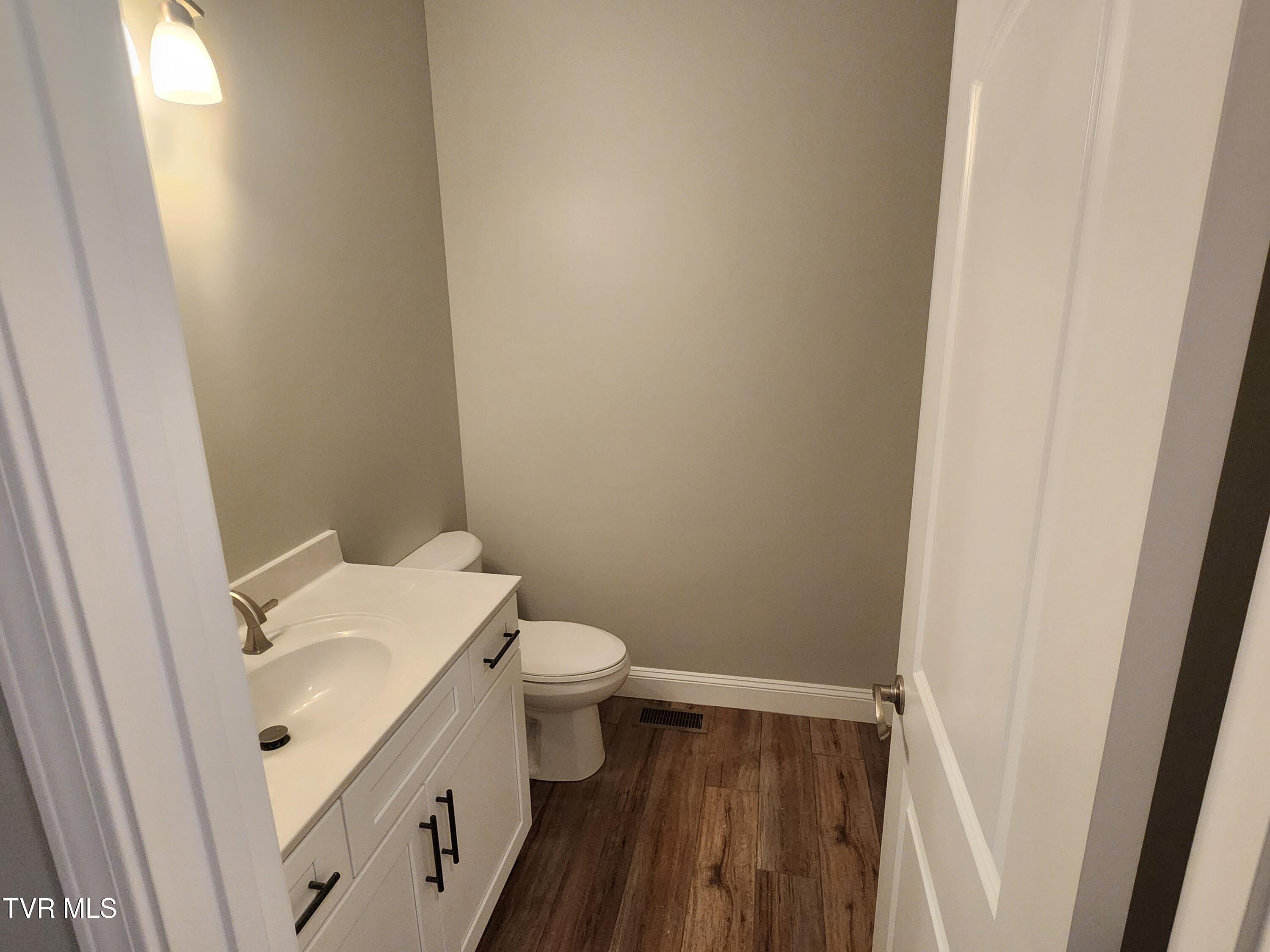4531 Orebank Road Kingsport, TN 37664 - Photo 7 of 13 half bath