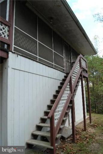 54 Spring Hollow Road Front Royal, VA 22630 - Photo 13 of 17 Staircase