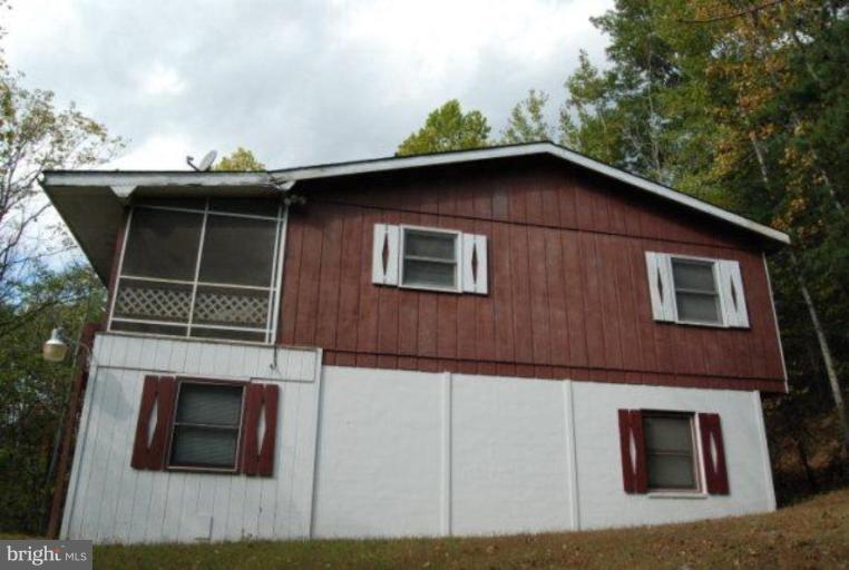54 Spring Hollow Road Front Royal, VA 22630 - Photo 4 of 17 Exterior (Rear)