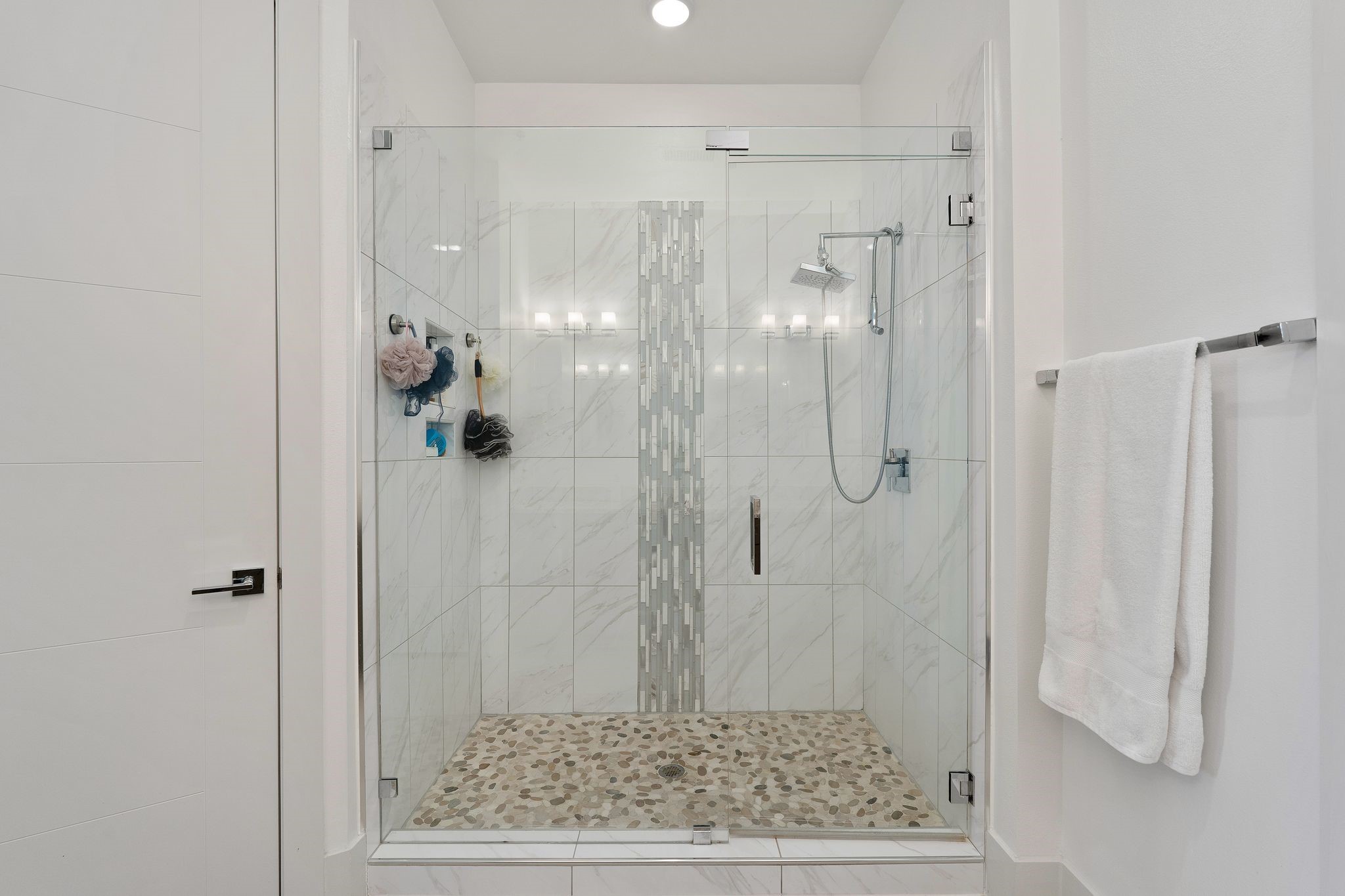 199 Waterpoint Court, Unit 213 Montgomery, TX 77356 - Photo 21 of 46 a bathroom with a shower